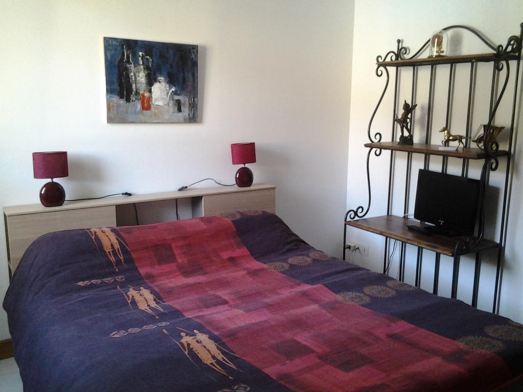 Le Mas De La Musardiere Chambres D Hotes Les Assions Room photo